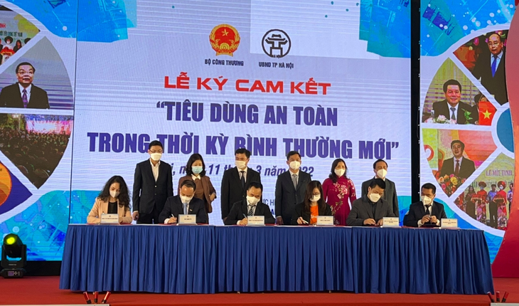 Gần 2.800 siêu thị và cửa hàng WinMart/WinMart+ cam kết "Tiêu dùng an toàn trong thời kỳ bình thường mới" - Ảnh 1.