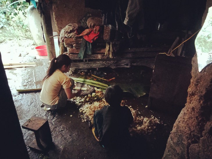 MS 741: Mong manh sự sống của bé trai 6 tuổi dân tộc HMông bị u não cần phẫu thuật sớm mà cha mẹ quá nghèo - Ảnh 4.