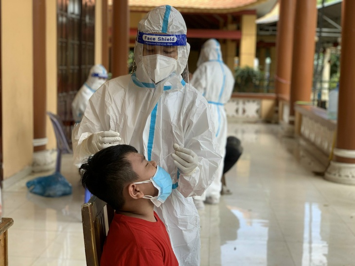 TP.HCM: Số trẻ mắc COVID-19 tăng, chuyên gia nói gì về việc tiêm vaccine COVID-19 cho trẻ từ 5-11 tuổi? - Ảnh 1. TP.HCM: Số trẻ mắc COVID-19 tăng, chuyên gia nói gì về việc tiêm vaccine COVID-19 cho trẻ từ 5-11 tuổi? - Ảnh 1.