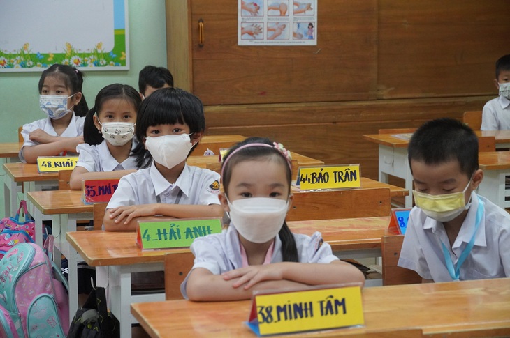 TP.HCM: Số trẻ mắc COVID-19 tăng, chuyên gia nói gì về việc tiêm vaccine COVID-19 cho trẻ từ 5-11 tuổi? - Ảnh 2. TP.HCM: Số trẻ mắc COVID-19 tăng, chuyên gia nói gì về việc tiêm vaccine COVID-19 cho trẻ từ 5-11 tuổi? - Ảnh 2.