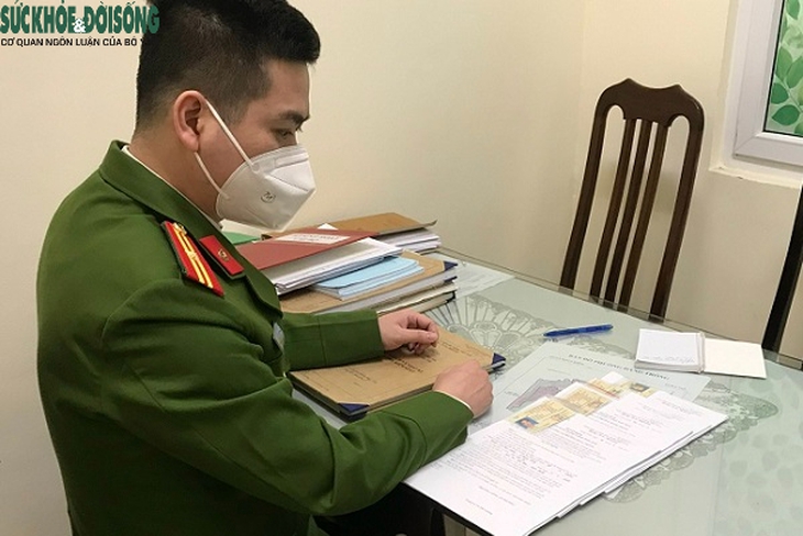 Taxi “hoành hành” cổng Bệnh viện Việt Đức, bao giờ chấm dứt ? - Ảnh 5. Taxi “hoành hành” cổng Bệnh viện Việt Đức, bao giờ chấm dứt ? - Ảnh 5.