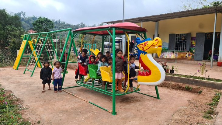 Xã biên giới có trường, trạm khang trang nhưng chưa có điện lưới - Ảnh 4.