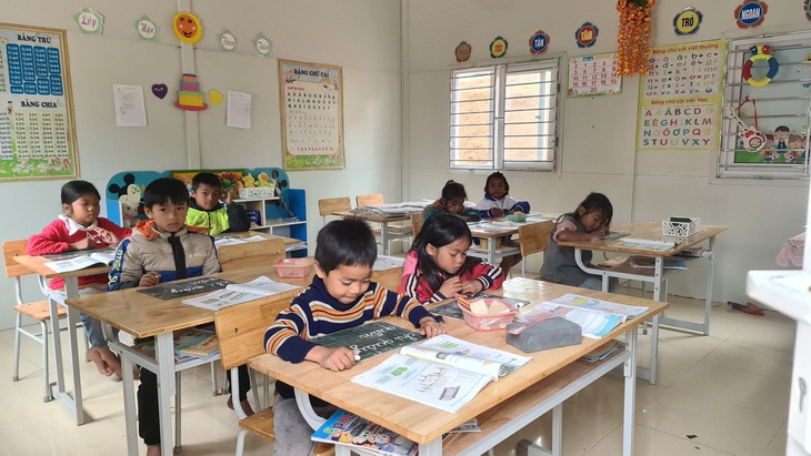 Xã biên giới có trường, trạm khang trang nhưng chưa có điện lưới - Ảnh 3.