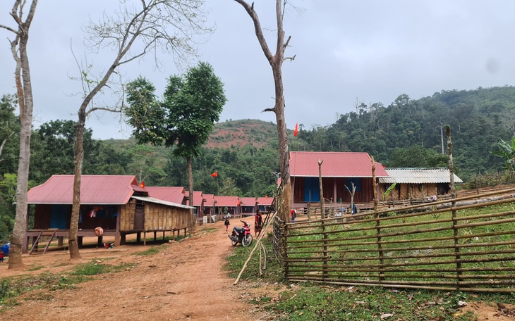 Xã biên giới có trường, trạm khang trang nhưng chưa có điện lưới 