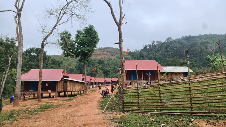 Xã biên giới có trường, trạm khang trang nhưng chưa có điện lưới - Ảnh 1.