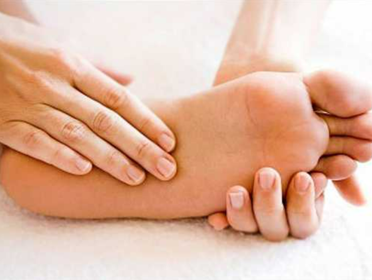 Bạn hay bị bàn chân lạnh, vì sao và hướng xử trí? - Ảnh 1. Bạn hay bị bàn chân lạnh, vì sao và hướng xử trí? - Ảnh 1.