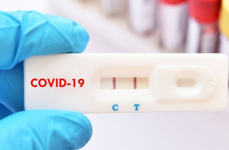 F0 test nhanh: Vì sao người 3 ngày âm tính, người 15 ngày vẫn dương tính? - Ảnh 1. F0 test nhanh: Vì sao người 3 ngày âm tính, người 15 ngày vẫn dương tính? - Ảnh 1.