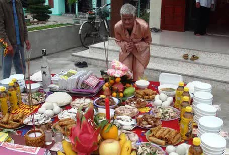 Mâm giỗ của cụ ông 94 tuổi để mãi nhớ về con trai và 63 đồng đội hy sinh ở Gạc Ma - Ảnh 4. Mâm giỗ của cụ ông 94 tuổi để mãi nhớ về con trai và 63 đồng đội hy sinh ở Gạc Ma - Ảnh 4.