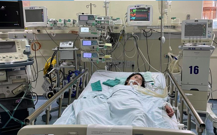Tiền sử khoẻ mạnh, bé gái 12 tuổi mắc COVID-19 ho ra máu, phải đặt ECMO 