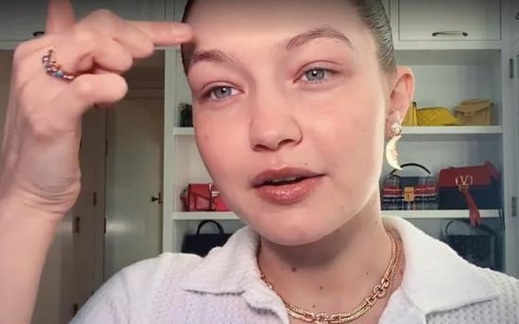 Siêu mẫu Gigi Hadid chia sẻ tips chăm sóc da cho mẹ bỉm sữa