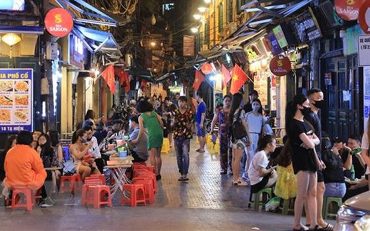Hà Nội bỏ quy định hàng quán đóng cửa trước 21h, phố đi bộ hồ Gươm hoạt động lại