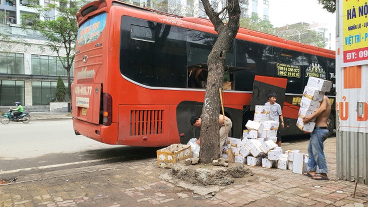 Ngang nhiên vi phạm, tập đoàn xe khách 'biến hình' tiếp tục bị xử phạt - Ảnh 2. Ngang nhiên vi phạm, tập đoàn xe khách 'biến hình' tiếp tục bị xử phạt - Ảnh 2.