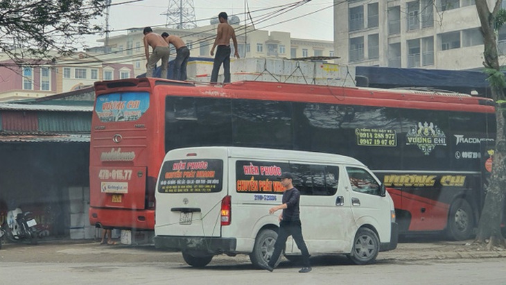 Ngang nhiên vi phạm, tập đoàn xe khách 'biến hình' tiếp tục bị xử phạt - Ảnh 4. Ngang nhiên vi phạm, tập đoàn xe khách 'biến hình' tiếp tục bị xử phạt - Ảnh 4.