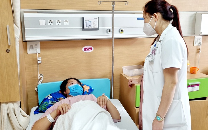 Bà bầu 21 tuần đã chuyển dạ, khẩn cấp khâu eo tử cung giữ thai