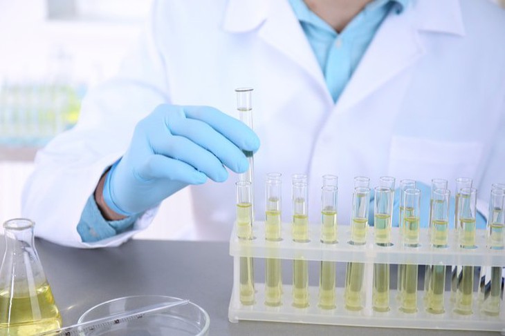 Để biết chính xác mắc bệnh lậu hay không, bác sĩ dựa trên xét nghiệm nước tiểu của bệnh nhân. Để biết chính xác mắc bệnh lậu hay không, bác sĩ dựa trên xét nghiệm nước tiểu của bệnh nhân.