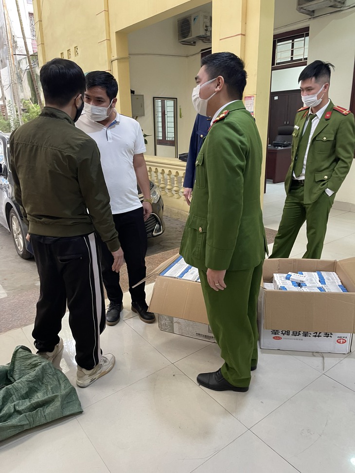 Xử phạt 16 triệu đồng, tịch thu 700 hộp thuốc hỗ trợ điều trị COVID-19 - Ảnh 1. Xử phạt 16 triệu đồng, tịch thu 700 hộp thuốc hỗ trợ điều trị COVID-19 - Ảnh 1.