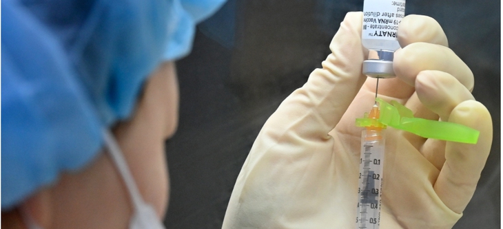 Lật tẩy thông tin vaccine COVID-19 làm biến đổi gene người sai sự thật - Ảnh 1.
