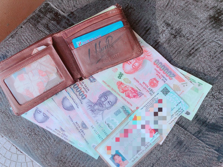 Học sinh lớp 5 trả lại gần 9 triệu đồng cho người đánh rơi - Ảnh 1.