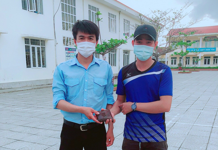 Học sinh lớp 5 trả lại gần 9 triệu đồng cho người đánh rơi - Ảnh 2.