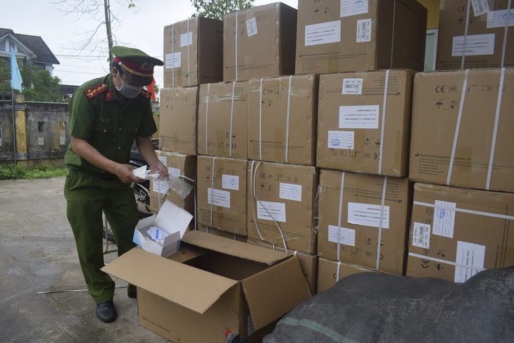 Bắt giữ phương tiện vận chuyển 50.000 bộ kit test COVID-19  - Ảnh 2.
