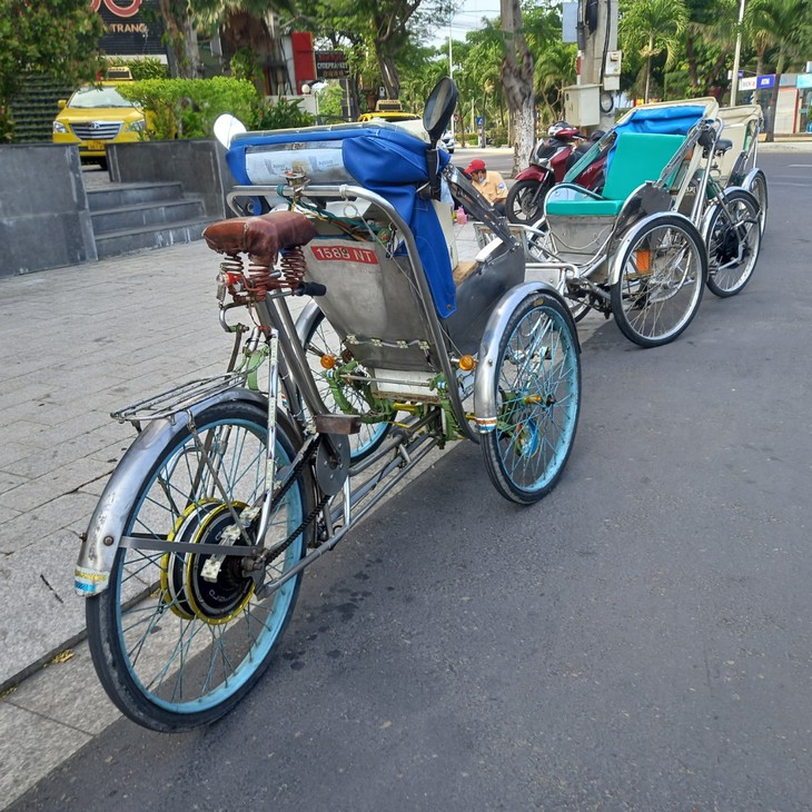 Thăng trầm xích lô trên thành phố biển Nha Trang - Ảnh 3. Thăng trầm xích lô trên thành phố biển Nha Trang - Ảnh 3.