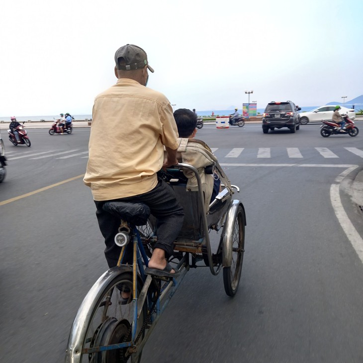 Thăng trầm xích lô trên thành phố biển Nha Trang - Ảnh 7. Thăng trầm xích lô trên thành phố biển Nha Trang - Ảnh 7.