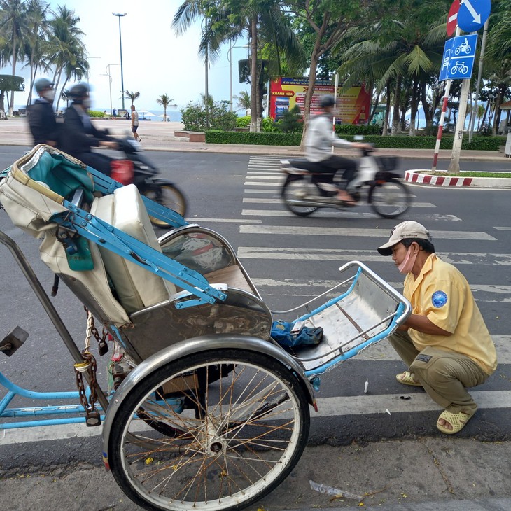 Thăng trầm xích lô trên thành phố biển Nha Trang - Ảnh 9. Thăng trầm xích lô trên thành phố biển Nha Trang - Ảnh 9.