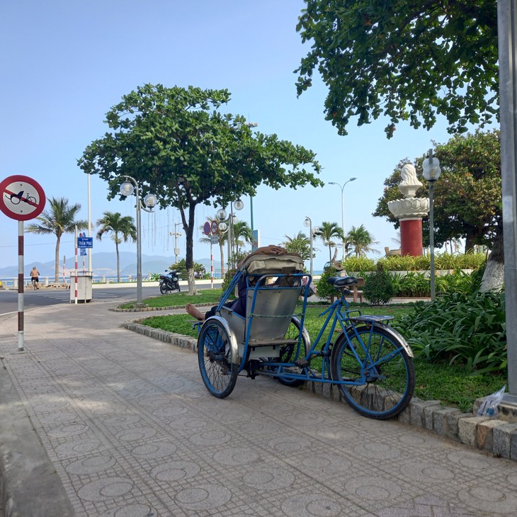 Thăng trầm xích lô trên thành phố biển Nha Trang - Ảnh 10. Thăng trầm xích lô trên thành phố biển Nha Trang - Ảnh 10.