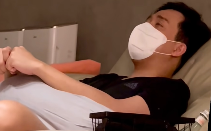 Sau bao nhiêu ngày "bất tử" giữa đại dịch, Trấn Thành cuối cùng cũng nhập hội F0 - Ảnh 1.