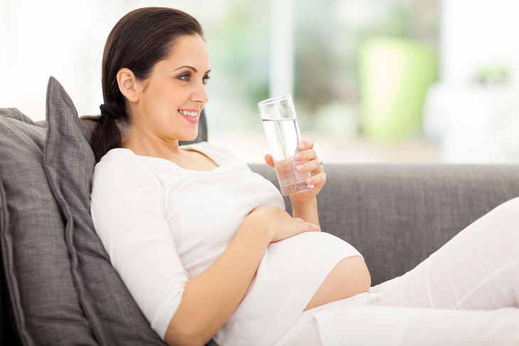 Uống nước sai cách gây hại cho cơ thể thế nào? - Ảnh 1.