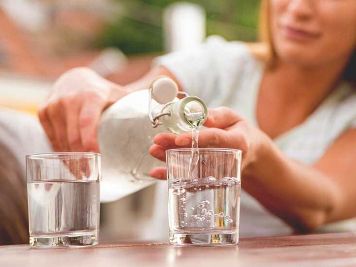 Uống nước sai cách gây hại cho cơ thể thế nào? - Ảnh 3.