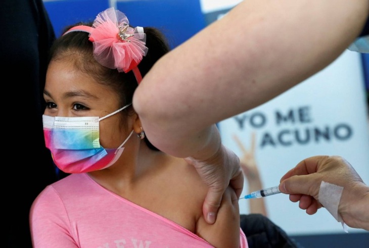 Chuyên gia lý giải tại sao vaccine COVID-19 'lành' với trẻ nhỏ - Ảnh 2. Chuyên gia lý giải tại sao vaccine COVID-19 'lành' với trẻ nhỏ - Ảnh 2.