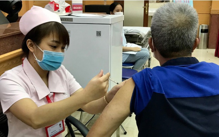 Đối tượng nào nên tiêm mũi 4 vaccine phòng COVID-19?
