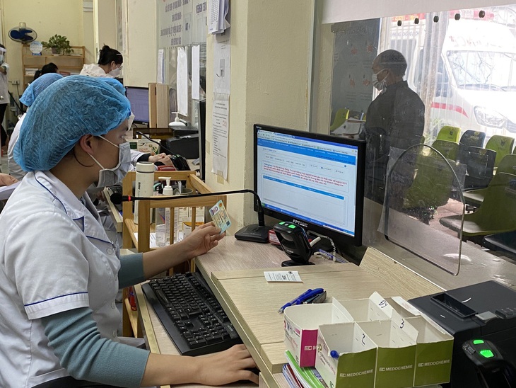 Bộ Y tế chấn chỉnh việc 'yêu cầu người bệnh phải mang thẻ BHYT giấy để làm thủ tục khám chữa bệnh'- Ảnh 1.