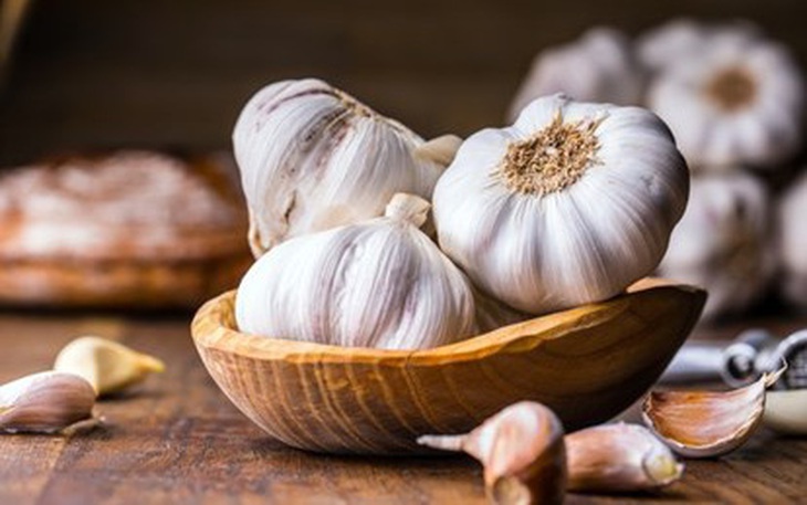 7 bài thuốc trị bệnh từ củ tỏi và những lưu ý khi dùng