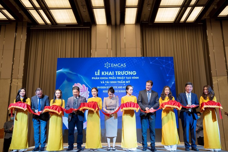 Bệnh viện EMCAS triển khai mô hình xe buýt lưu động tầm soát ung thư vú miễn phí - Ảnh 3. Bệnh viện EMCAS triển khai mô hình xe buýt lưu động tầm soát ung thư vú miễn phí - Ảnh 3.