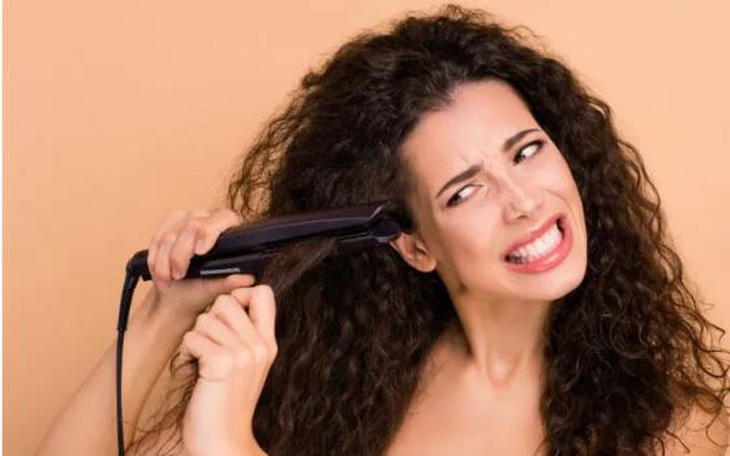 4 lý do khiến bạn ngừng duỗi tóc