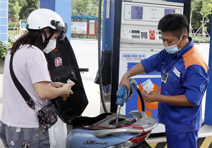 Xem xét, thông qua Nghị quyết mức thuế bảo vệ môi trường đối với xăng, dầu - Ảnh 2. Xem xét, thông qua Nghị quyết mức thuế bảo vệ môi trường đối với xăng, dầu - Ảnh 2.