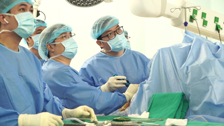 Lễ ký kết hợp tác hỗ trợ điều trị chấn thương cho đội tuyển Quốc gia giữa VFF và Vinmec - Ảnh 2. Lễ ký kết hợp tác hỗ trợ điều trị chấn thương cho đội tuyển Quốc gia giữa VFF và Vinmec - Ảnh 2.