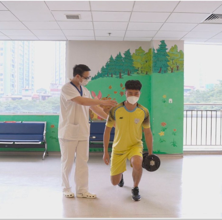 Lễ ký kết hợp tác hỗ trợ điều trị chấn thương cho đội tuyển Quốc gia giữa VFF và Vinmec - Ảnh 3. Lễ ký kết hợp tác hỗ trợ điều trị chấn thương cho đội tuyển Quốc gia giữa VFF và Vinmec - Ảnh 3.