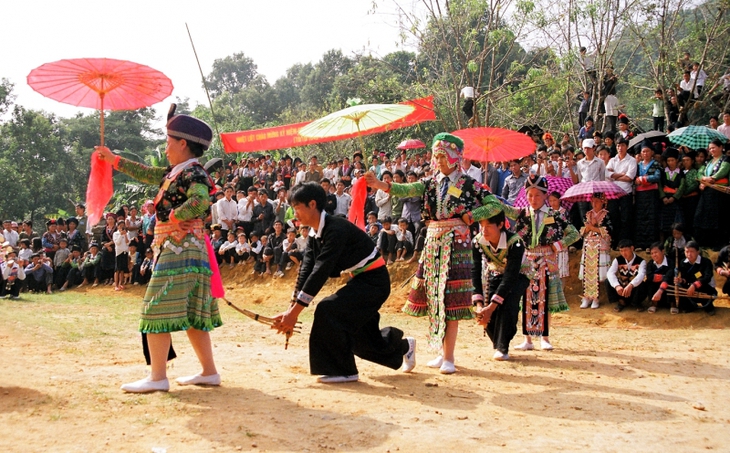 Bộ Văn hóa chấn chỉnh hiện tượng phản cảm ‘bắt vợ’, ‘cướp vợ’ - Ảnh 4.