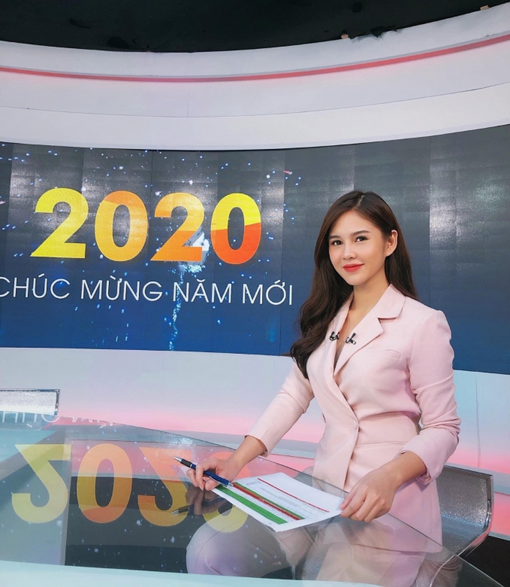 Hiền Hồ đi đánh golf bị tố giật chồng", nữ MC nổi tiếng VTV Thu Hoài lại gặp được bạn đời như ý - Ảnh 2. Hiền Hồ đi đánh golf bị tố giật chồng", nữ MC nổi tiếng VTV Thu Hoài lại gặp được bạn đời như ý - Ảnh 2.