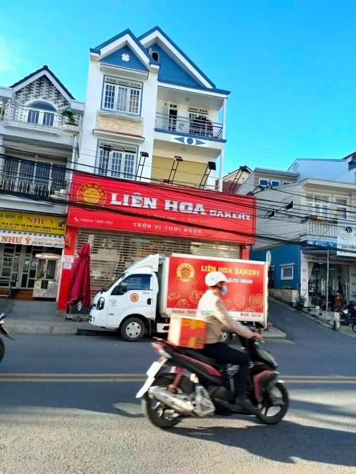 Lâm Đồng: Hàng loạt người nhập viện sau khi ăn bánh mì Liên Hoa hiện ra sao? - Ảnh 2. Lâm Đồng: Hàng loạt người nhập viện sau khi ăn bánh mì Liên Hoa hiện ra sao? - Ảnh 2.