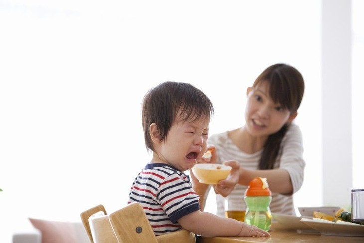 Dừng ngay 7 kiểu ép ăn khiến trẻ sợ hãi và hoảng loạn này - Ảnh 5. Dừng ngay 7 kiểu ép ăn khiến trẻ sợ hãi và hoảng loạn này - Ảnh 5.