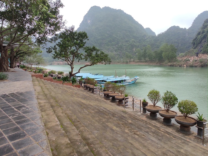 Những ngày khó của phu thuyền làng Na trên sông Son - Ảnh 1.