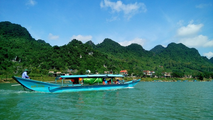 Những ngày khó của phu thuyền làng Na trên sông Son - Ảnh 4.