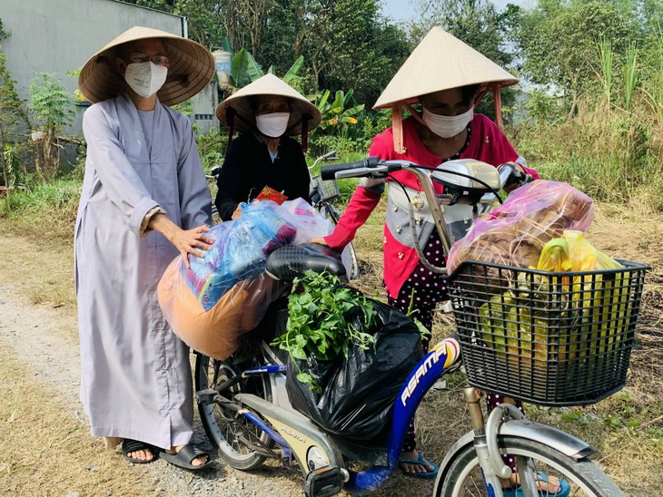Nhà sư từ phòng cấp cứu bệnh nhân COVID-19 đến bếp ăn 0 đồng - Ảnh 5.