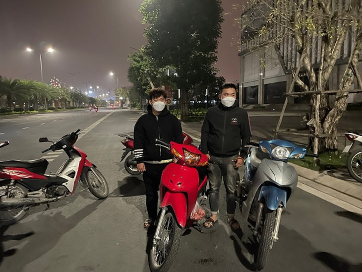 Bắt 3 đối tượng có hành vi đua xe, lạng lách đánh võng   - Ảnh 1.