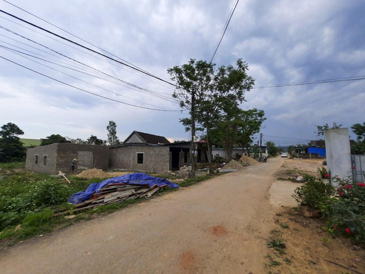 Cận cảnh loạt công trình 'đón đầu' đền bù dự án cao tốc ở Quảng Trị - Ảnh 7.