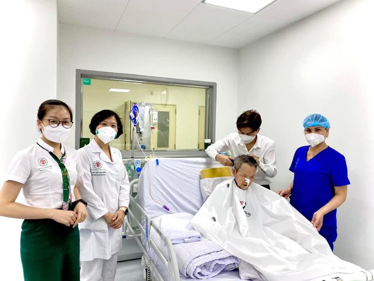 Công tác xã hội tại bệnh viện tốt giúp người bệnh vơi đi những khó khăn khi điều trị - Ảnh 4. Công tác xã hội tại bệnh viện tốt giúp người bệnh vơi đi những khó khăn khi điều trị - Ảnh 4.